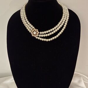Elegant Pearl Necklace with Floral Accent